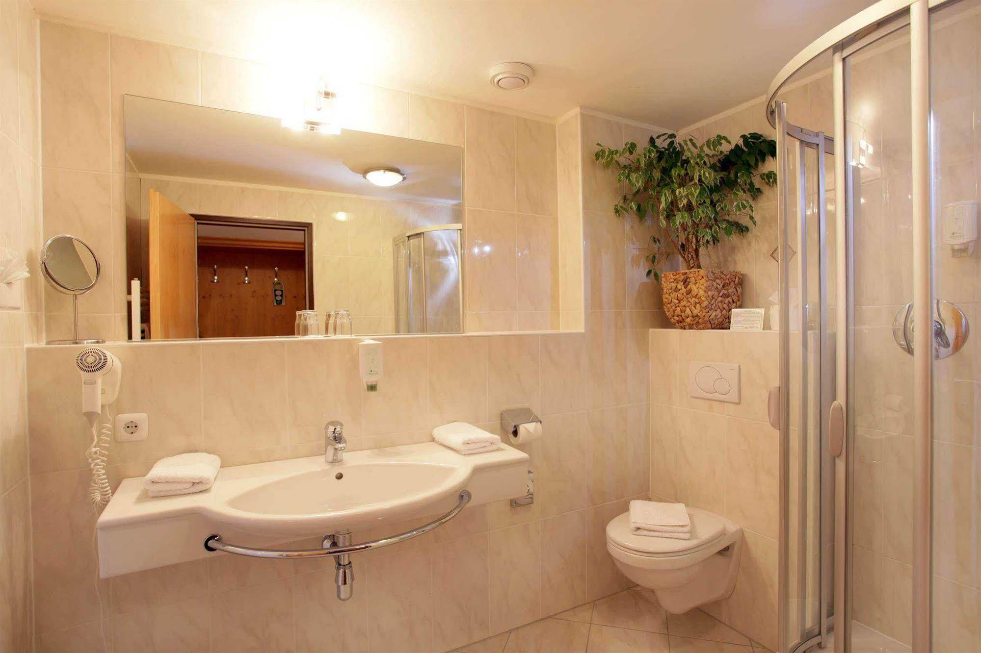 Alpenhof Brixen Otel Brixen im Thale Dış mekan fotoğraf